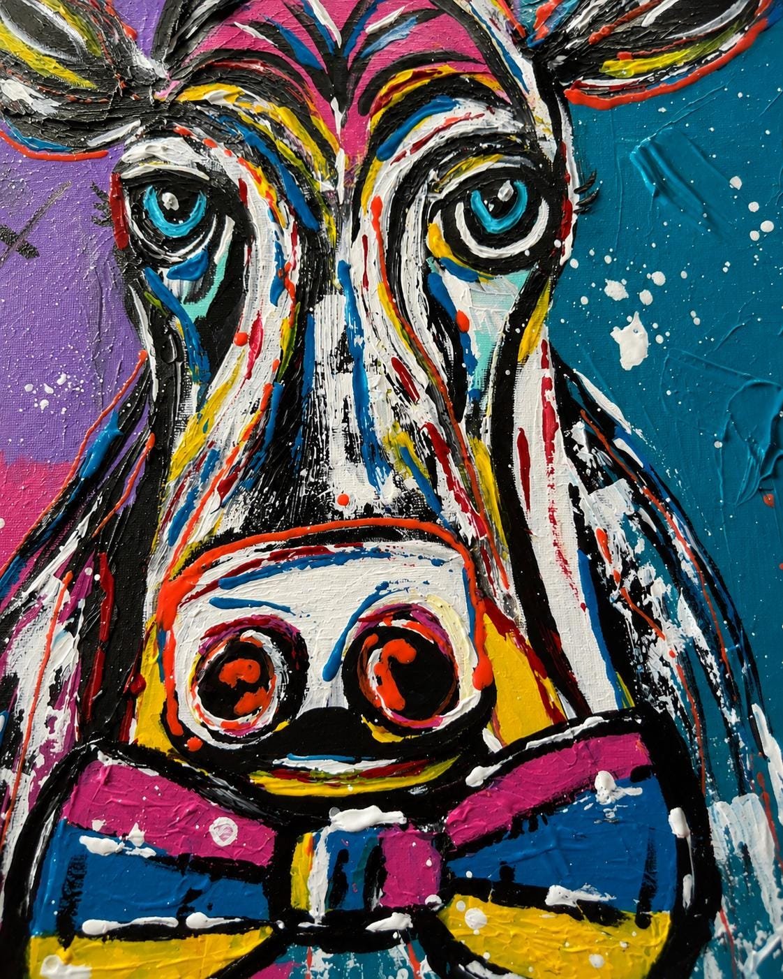 Détail du tableau Madame Meuh Tableau vache pop art coloré 50 x 50 cm, peinture acrylique originale sur toile, art animalier signé Tibert